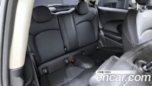 Mini Cooper CLASSIC 2023 года из Южной Кореи