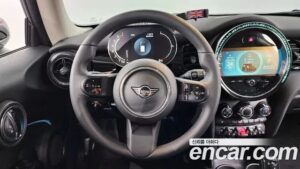 Mini Cooper CLASSIC 2023 года из Южной Кореи
