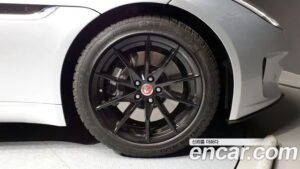Jaguar F-TYPE P300 Cabriolet 2020 года из Южной Кореи