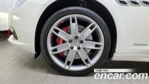Maserati Quattroporte 3.0 V6 GranLusso 2021 года из Южной Кореи