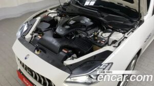 Maserati Quattroporte 3.0 V6 GranLusso 2021 года из Южной Кореи