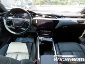 Audi e-tron 55 4WD 2020 года из Южной Кореи