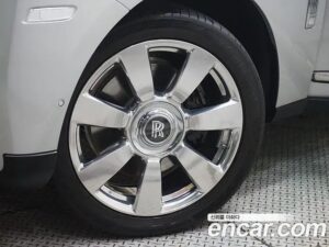 Rolls-Royce Cullinan 6.7 V12 2020 года из Южной Кореи