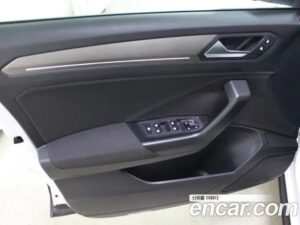 Volkswagen T-Roc 2.0 TDI Style 2021 года из Южной Кореи