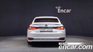 Lexus ES Luxury Plus 2021 года из Южной Кореи