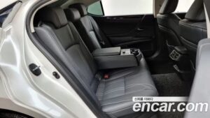 Lexus ES Luxury Plus 2021 года из Южной Кореи