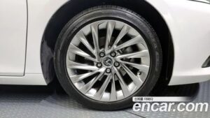 Lexus ES Luxury Plus 2021 года из Южной Кореи