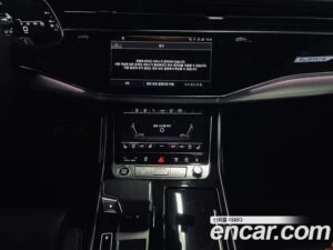 Audi Q8 50 TDI 4WD Premium 2021 года из Южной Кореи
