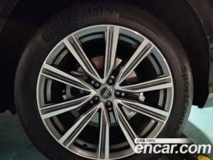 Audi Q8 55 TFSI 4WD Premium 2021 года из Южной Кореи