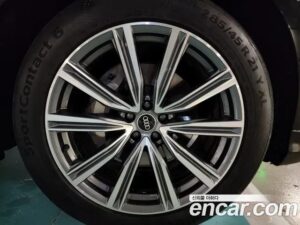 Audi Q8 55 TFSI 4WD Premium 2021 года из Южной Кореи
