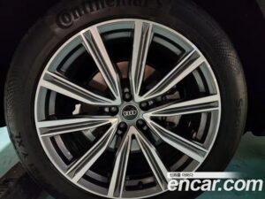 Audi Q8 55 TFSI 4WD Premium 2021 года из Южной Кореи