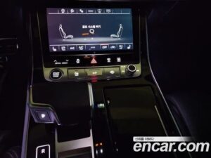 Audi Q8 55 TFSI 4WD Premium 2021 года из Южной Кореи