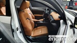 Lexus UX 2.0 AWD 2022 года из Южной Кореи