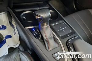 Lexus UX 2.0 F-Sport 2WD 2021 года из Южной Кореи