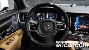 Volvo V90 T5 PRO AWD 2020 года из Южной Кореи