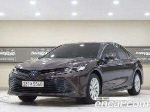 Toyota Camry 2.5 LE HYBRID 2021 года из Южной Кореи