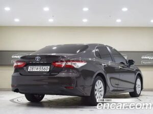 Toyota Camry 2.5 LE HYBRID 2021 года из Южной Кореи