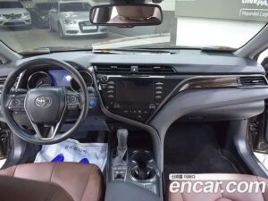 Toyota Camry 2.5 LE HYBRID 2021 года из Южной Кореи