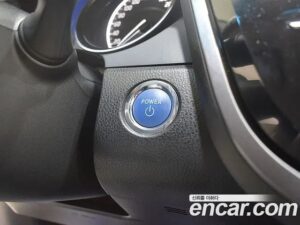 Toyota Camry 2.5 LE HYBRID 2021 года из Южной Кореи