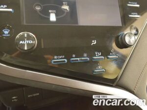 Toyota Camry 2.5 LE HYBRID 2021 года из Южной Кореи