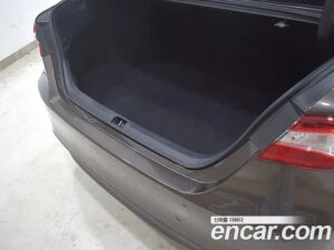 Toyota Camry 2.5 LE HYBRID 2021 года из Южной Кореи