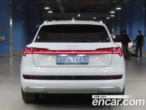 Audi e-tron 55 4WD 2021 года из Южной Кореи