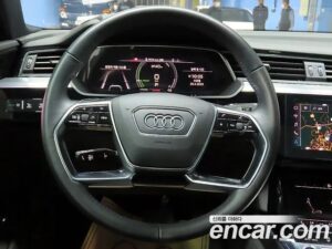 Audi e-tron 55 4WD 2021 года из Южной Кореи