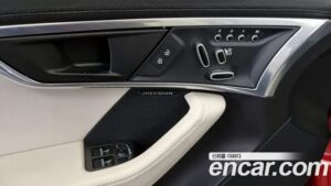 Jaguar F-TYPE P300 Cabriolet 2021 года из Южной Кореи