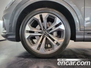 Audi Q8 55 TFSI 4WD Premium 2023 года из Южной Кореи