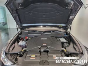 Audi Q8 55 TFSI 4WD Premium 2023 года из Южной Кореи