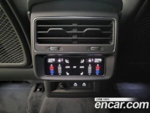 Audi Q8 55 TFSI 4WD Premium 2023 года из Южной Кореи