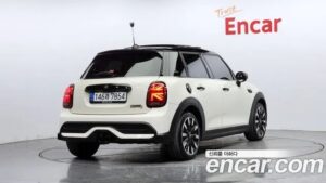 Mini Cooper 5Door CLASSIC 2022 года из Южной Кореи