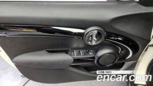 Mini Cooper 5Door CLASSIC 2022 года из Южной Кореи