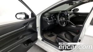 Toyota Camry 2.5 LE HYBRID 2023 года из Южной Кореи