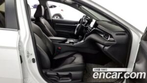 Toyota Camry 2.5 LE HYBRID 2023 года из Южной Кореи