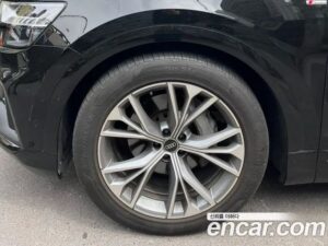 Audi Q8 55 TFSI 4WD Premium 2022 года из Южной Кореи