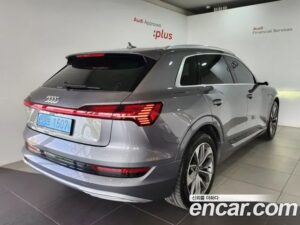 Audi e-tron 55 4WD 2022 года из Южной Кореи