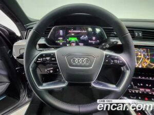 Audi e-tron 55 4WD 2022 года из Южной Кореи