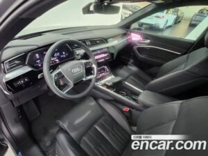 Audi e-tron 55 4WD 2022 года из Южной Кореи