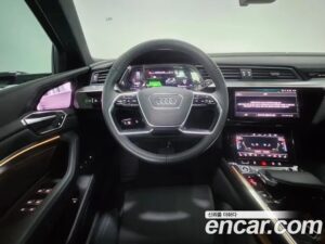 Audi e-tron 55 4WD 2022 года из Южной Кореи