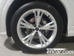 Audi Q8 45 TDI 4WD Premium 2022 года из Южной Кореи