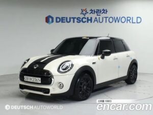 Mini Cooper 5Door DEFAULT 2020 года из Южной Кореи