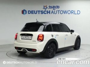Mini Cooper 5Door DEFAULT 2020 года из Южной Кореи