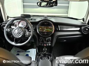 Mini Cooper 5Door DEFAULT 2020 года из Южной Кореи