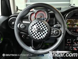 Mini Cooper 5Door DEFAULT 2020 года из Южной Кореи