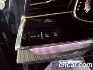 Audi Q8 45 TDI 4WD Premium 2021 года из Южной Кореи