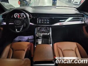 Audi Q8 45 TDI 4WD Premium 2021 года из Южной Кореи