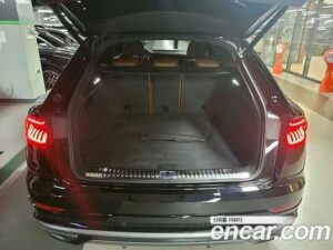 Audi Q8 45 TDI 4WD Premium 2021 года из Южной Кореи