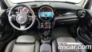 Mini Cooper 5Door CLASSIC 2022 года из Южной Кореи