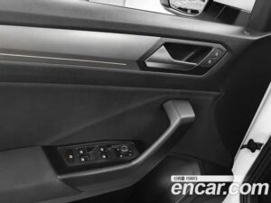 Volkswagen T-Roc 2.0 TDI Style 2021 года из Южной Кореи